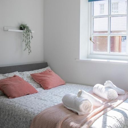 Lovely 3-Bedroom Apartment In Колчестер Экстерьер фото