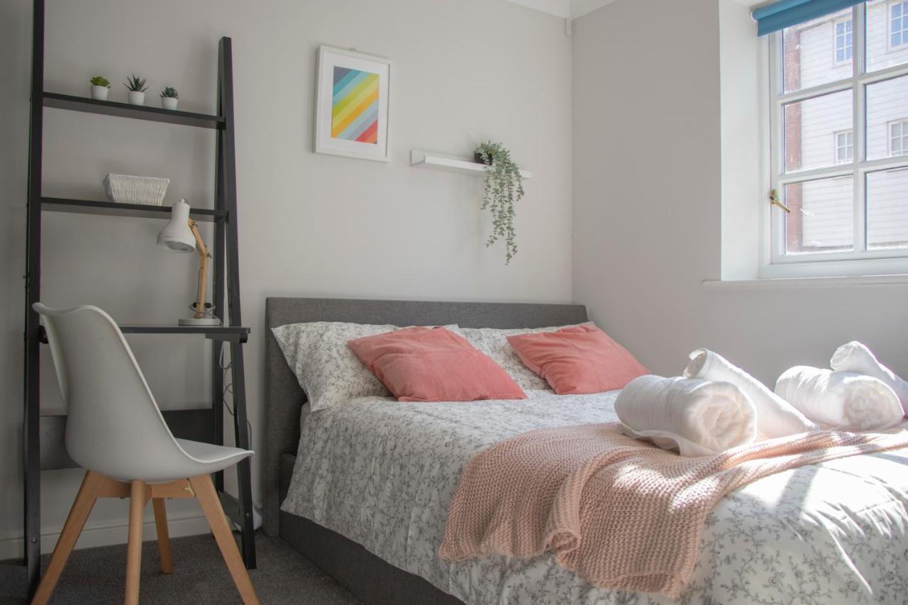 Lovely 3-Bedroom Apartment In Колчестер Экстерьер фото