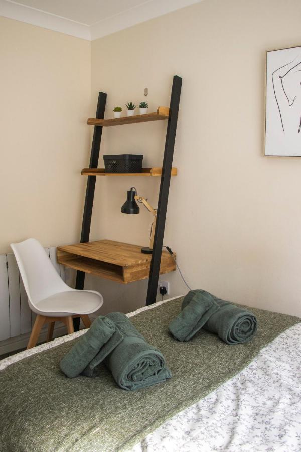 Lovely 3-Bedroom Apartment In Колчестер Экстерьер фото